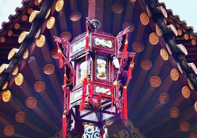 武德九年六月初四，玄武门血光未散，李世民斩兄杀弟，逼父退位，夺权之势已成。

政