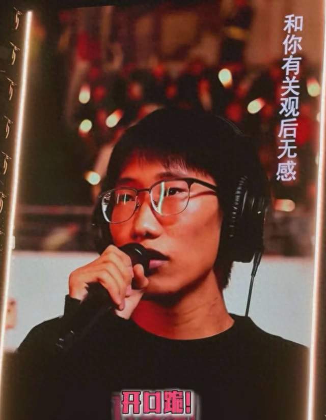 薛之谦被歌迷改词唱哭：一场演唱会，二十年等待与三分钟灵魂共鸣