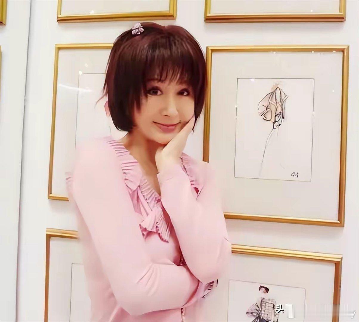 81岁的潘迎紫这状态比庆奶还要好 仿佛吃了防腐剂一般 岁月对资深女神真的太宽容了