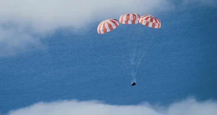 阿尔忒弥斯2号成功溅落，隔热罩惊险过关