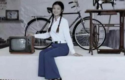 那年冬天，母亲把一个陌生女人带到了家里，可仅仅三个月之后，女人便悄无声息地离开了