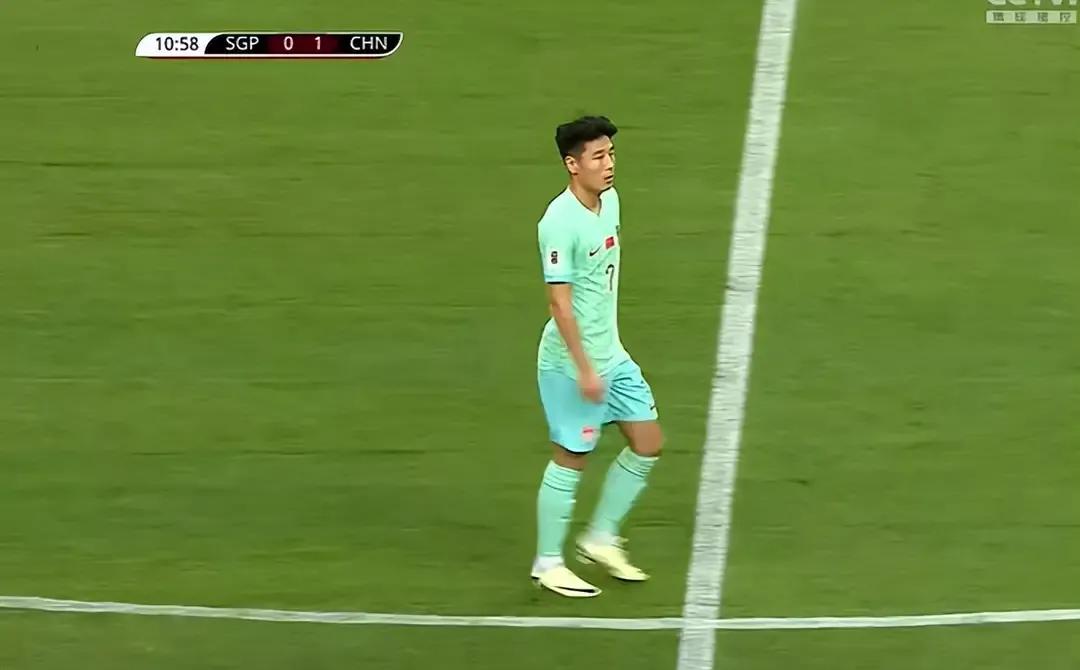 中国男足，还得靠武磊了，费南多在场上太好用了，继续归化？
第一，你可以说武磊单刀