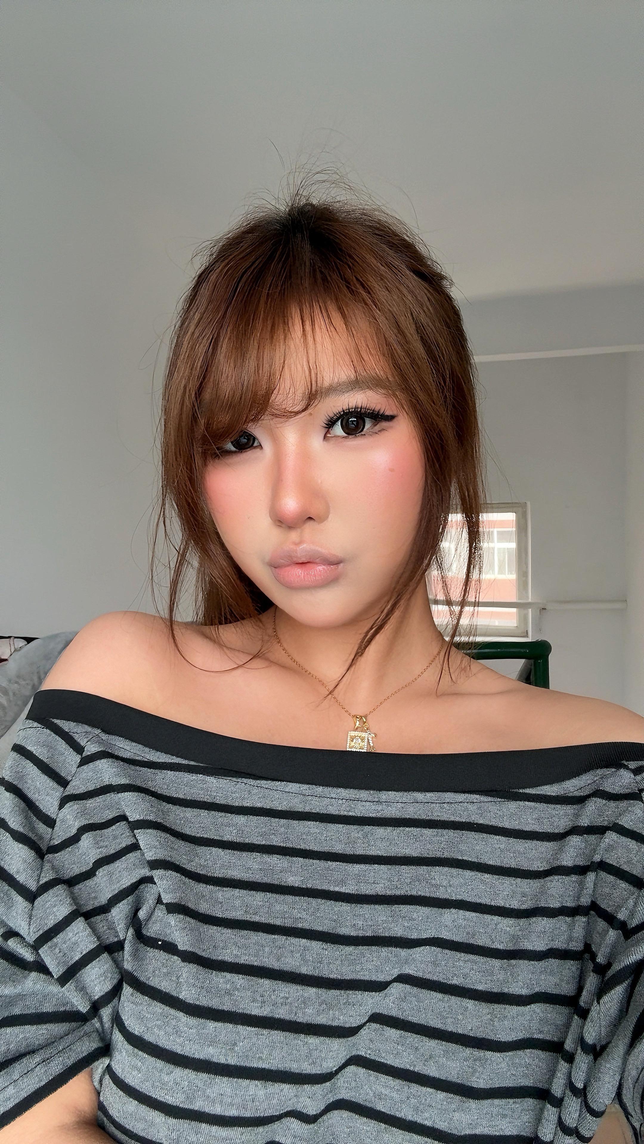 我是不会放弃亚裔妆的