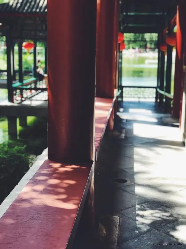 现代版红楼春趣｜大观园寻花，一风一雨尽温柔

春风拂槛，繁花满枝，大观园每一寸景