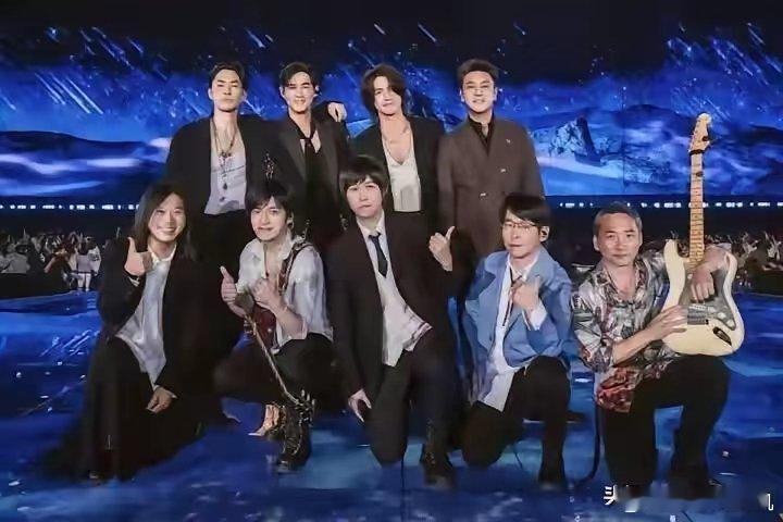 朱孝天被踢出F4，从此F4变F3       据报道，原F4组合成员朱孝天被踢出