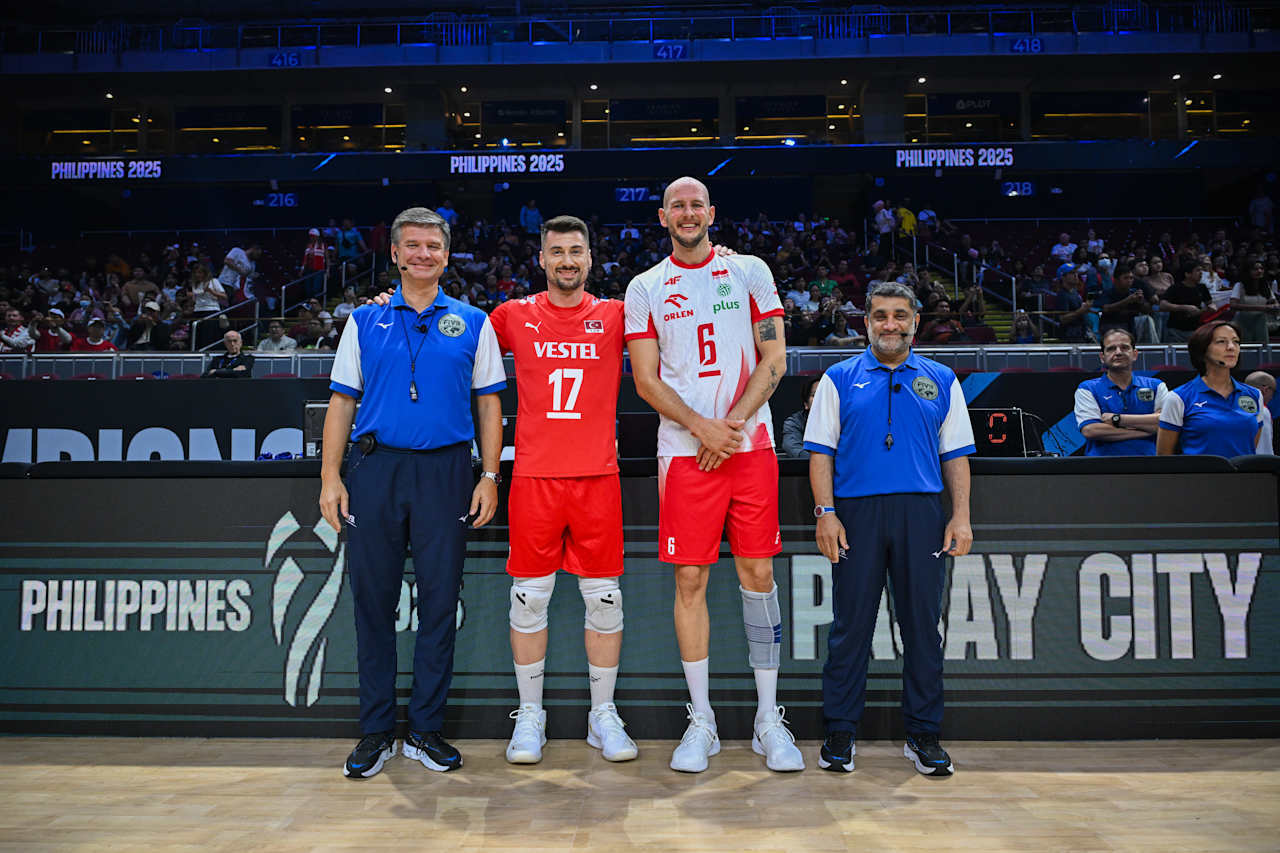 第一局波兰🇵🇱男排25-15速扫土耳其🇹🇷男排，又是一场无悬念的比赛[拜