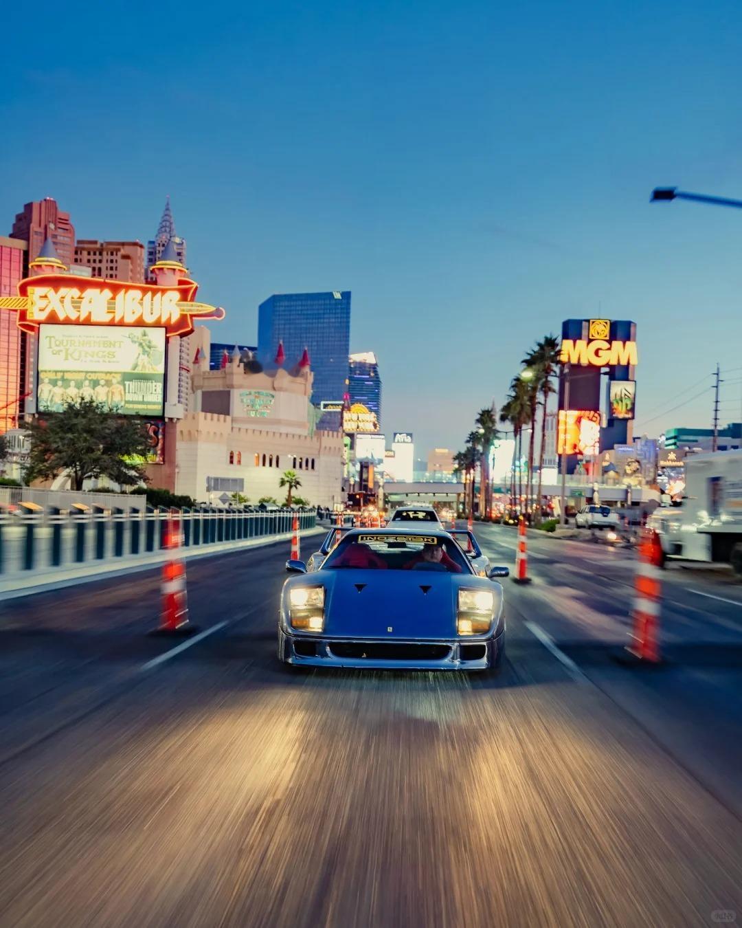 Ferrari F40，它向我驶来，且驶进我的心里