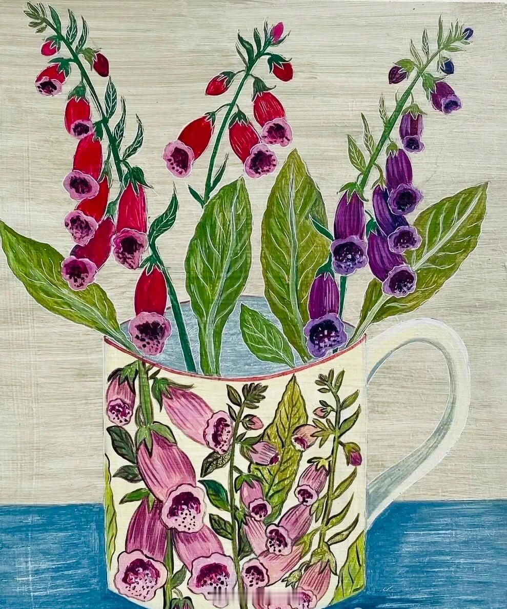 Debbie George画中的花瓶与花，最鲜明的特质在于容器与植物之间近乎平等
