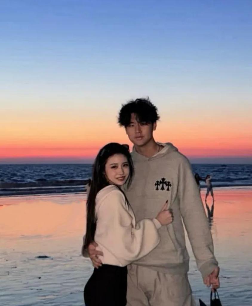 20岁小苹果生日晒照！190cm男友提鞋搂腰，这细节甜到牙酸

汪峰大闺女小苹果