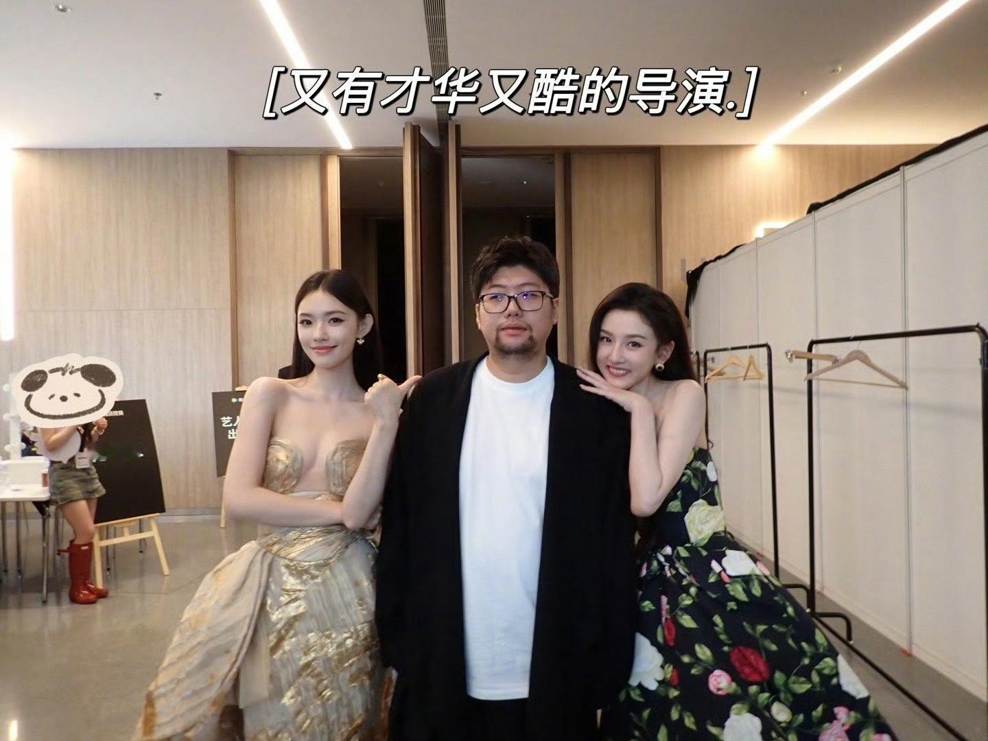 林允宋祖儿红毯互动 哇哦！林允宋祖儿红毯互动太精彩啦，两人笑容满面，祖儿贴心为林