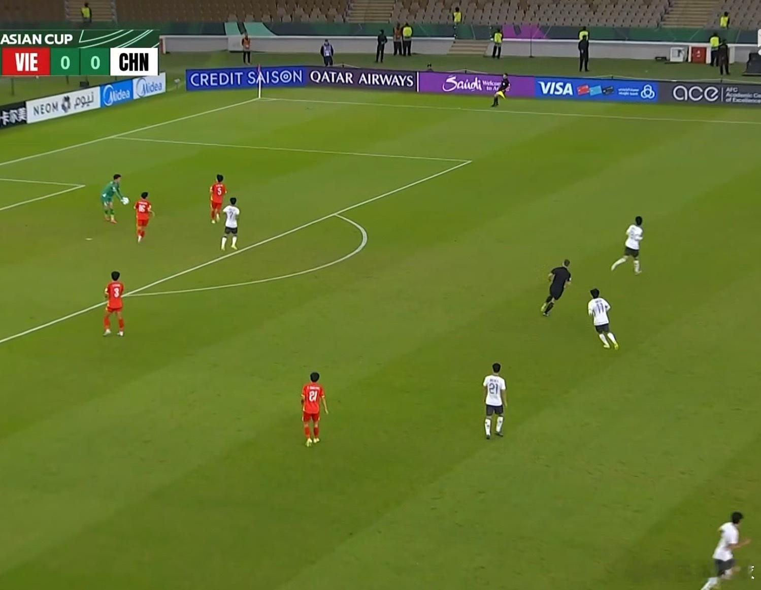 u23国足不善踢控制球，但越南坚持防反，也不要球权，我们难得多数时间占主动，这种