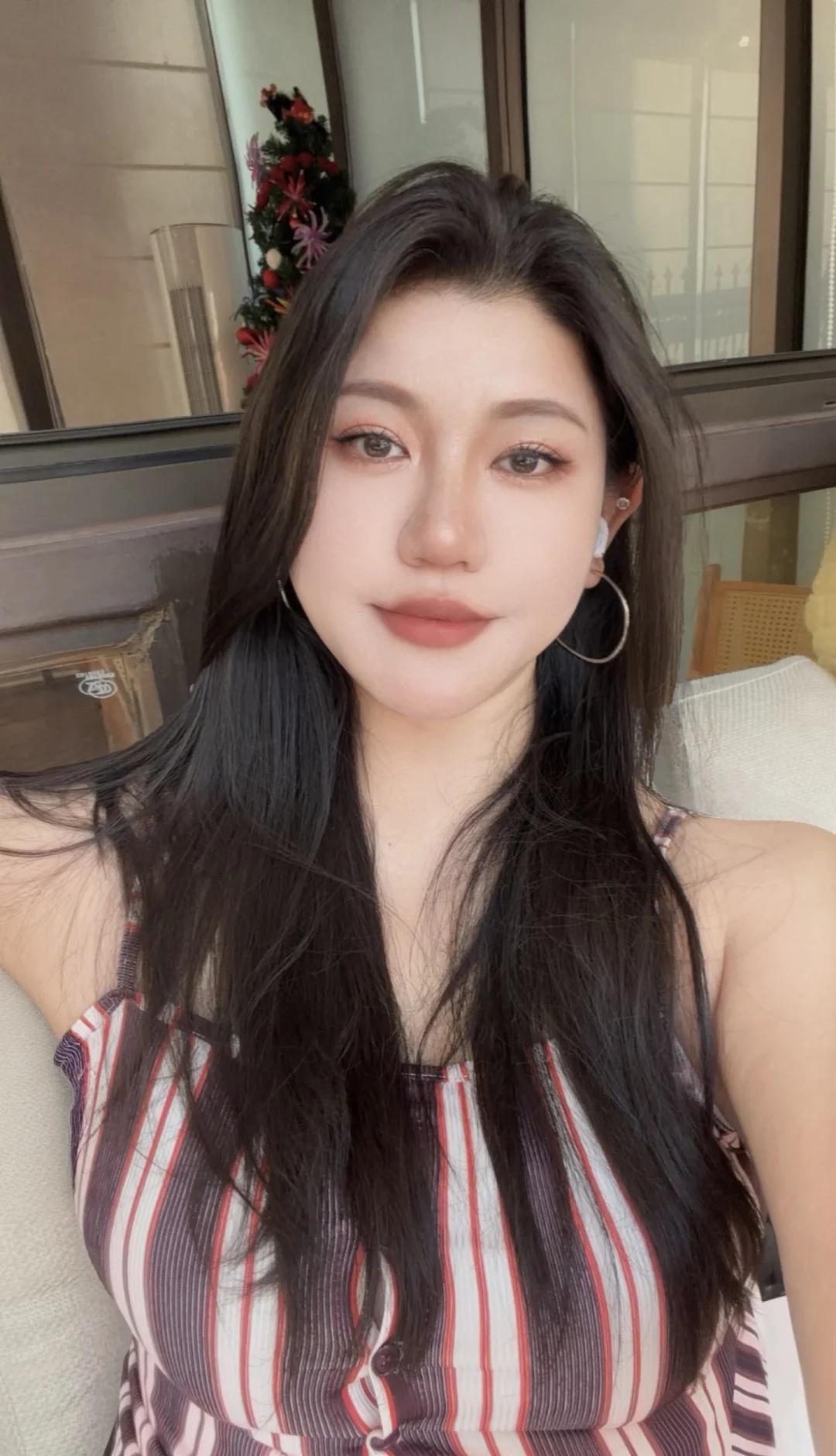 喜欢慢生活
找个地方发呆
我本来就是属于大海的🌊
	
与落日切尔斯  当下即最