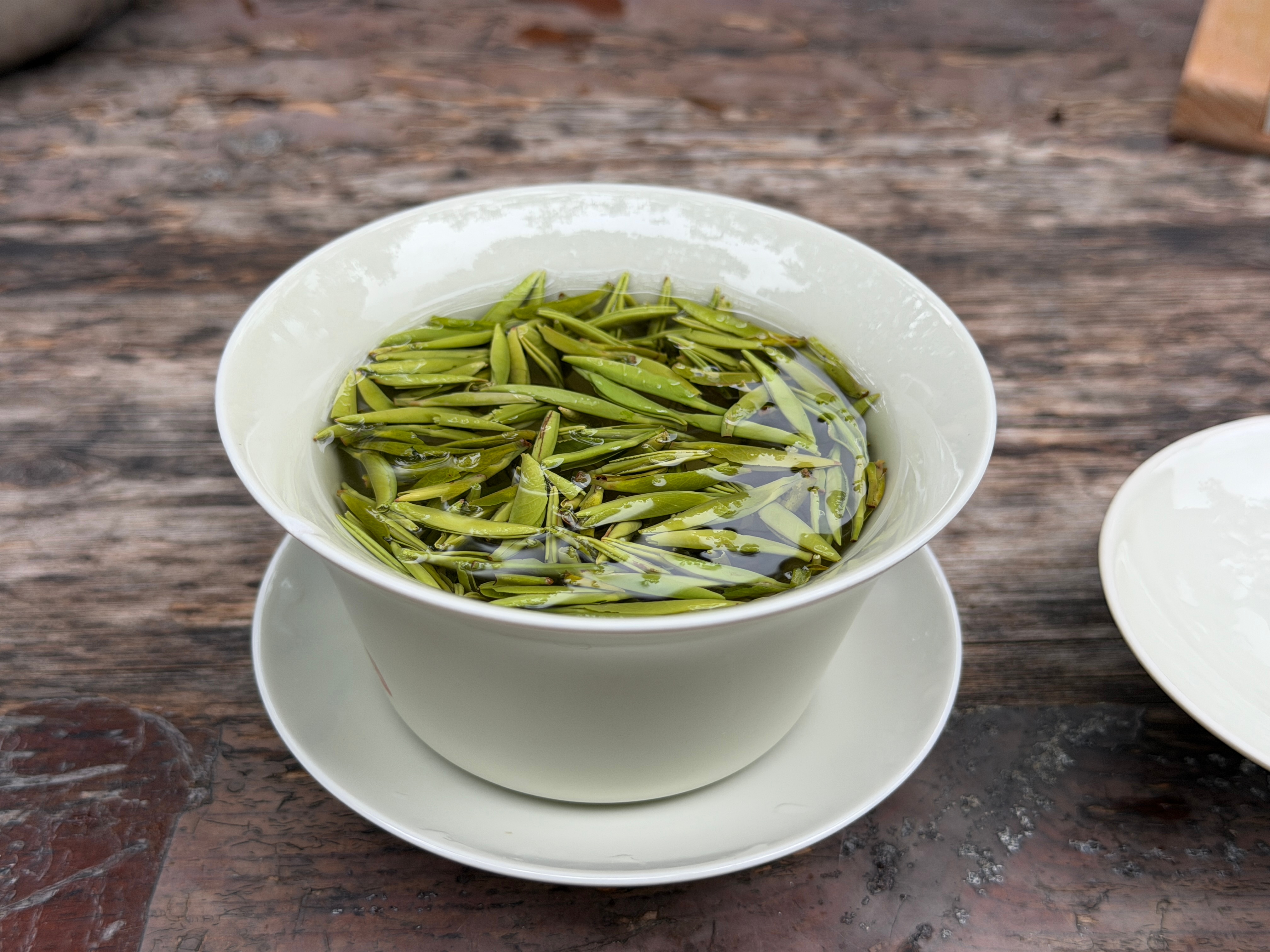 我的天，成都茶铺生意这么好？我看了一圈，也没有穿白袜子的啊。 成都·陈锦茶铺(铁