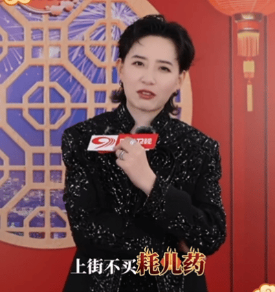 李斯丹妮模仿四川叫卖 李斯丹妮的演绎生动还原了四川叫卖的场景，给观众带来了充满地