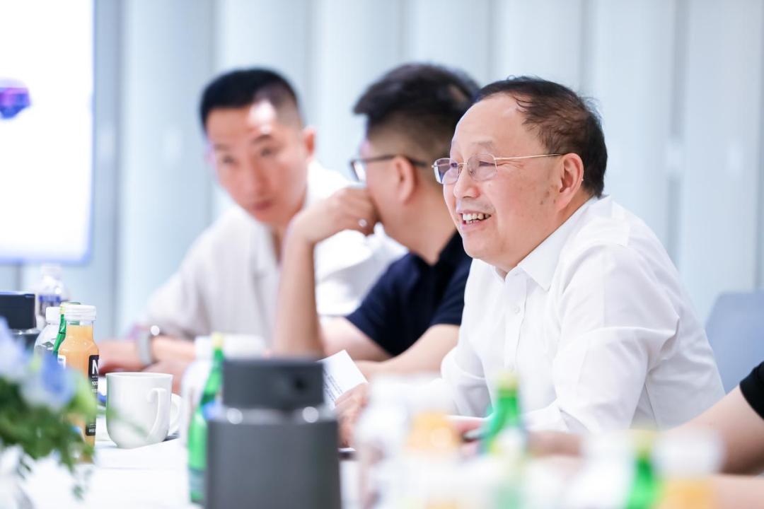 对用户，张兴海总是多做一步