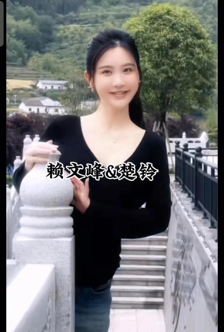 楚玲现在直播行业也算是个有名的网红了，她几乎每天都在直播，而且看着也非常敬业，这