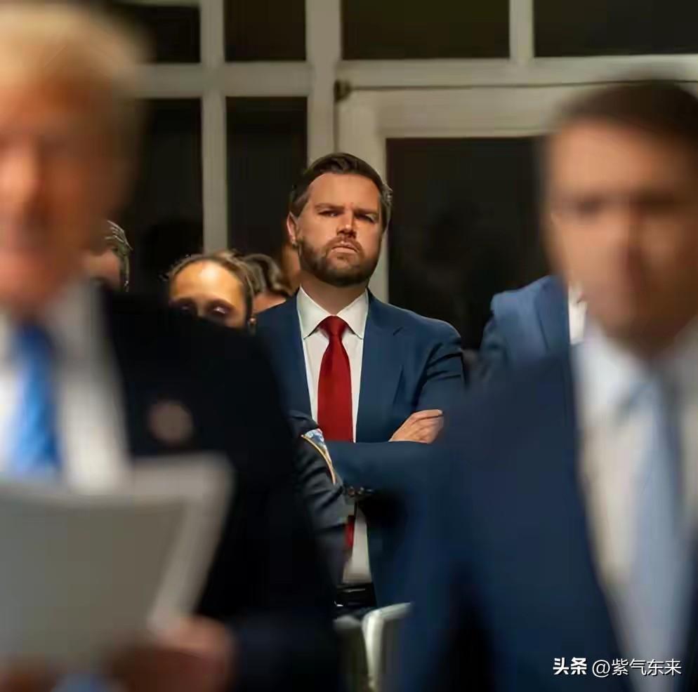 美国副总统万斯是个明白人

自己还年轻，不能久居人下！

最近很少在美国媒体发表