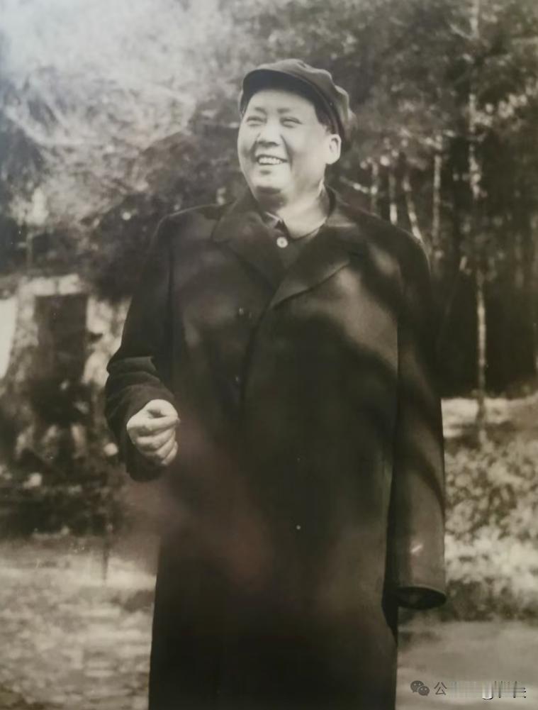 毛泽东在富阳的珍贵瞬间
1954年的1月6日，毛主席到杭州富阳县新登农村考察。期
