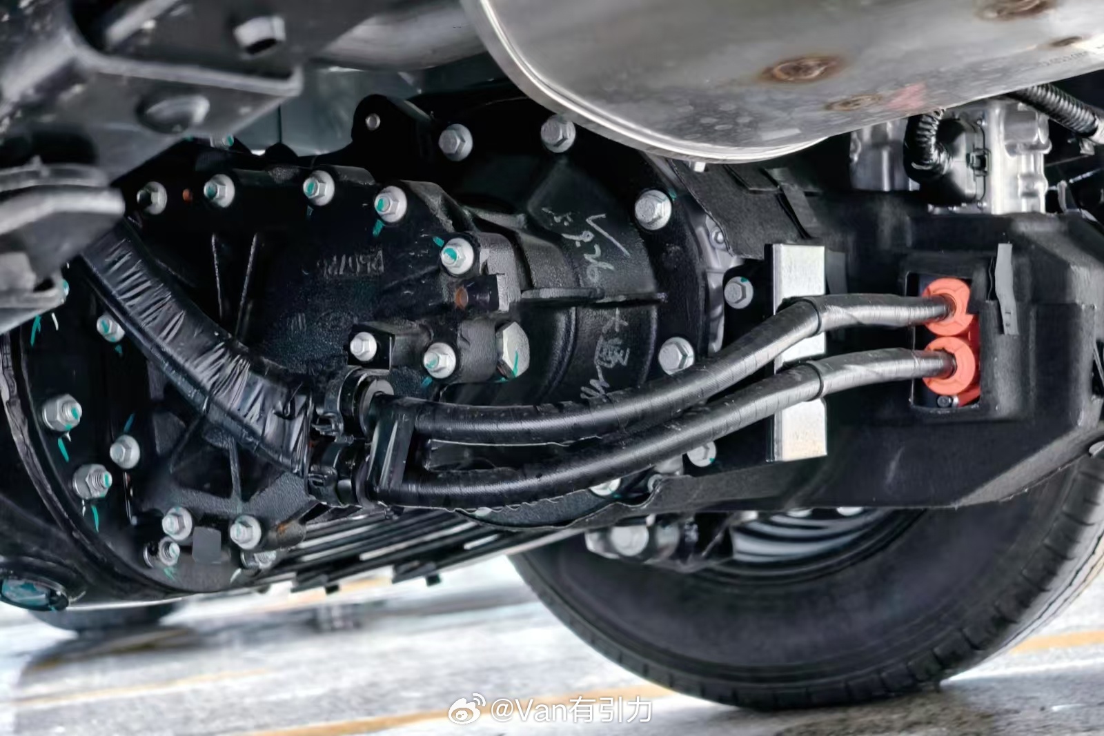 昨天在大通经销商大会现场意外见到了将在下个月北京车展发布的大通大拿v1增程版，其