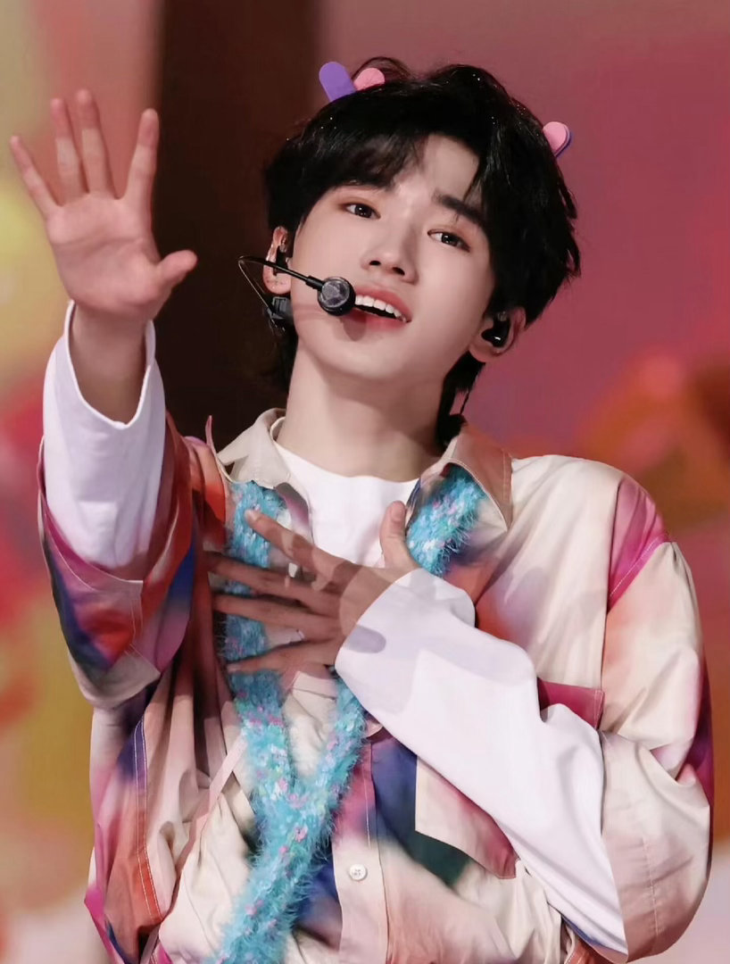 宋亚轩闭眼也算wink 谁说闭眼不算wink？亚轩用实际行动证明：只要我够努力，