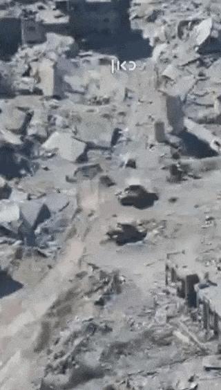 这就是为什么以色列必须摧毁加沙地带内如此多的建筑物。哈马斯分子像懦夫一样穿着平民
