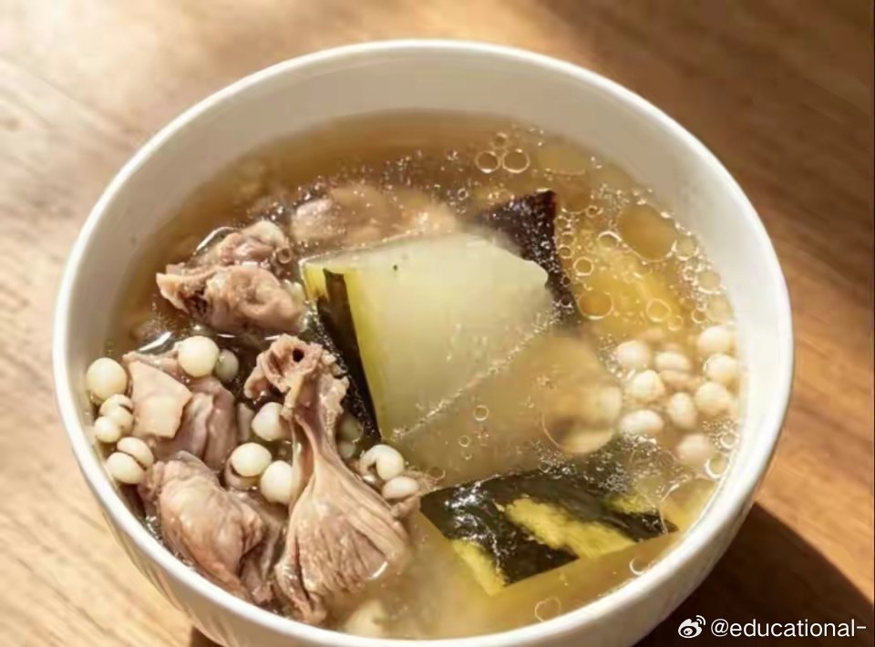 美联储宣布维持利率不变美联储公布决议不变后，纳斯达克接近翻红，然后到尾盘时，大嘴