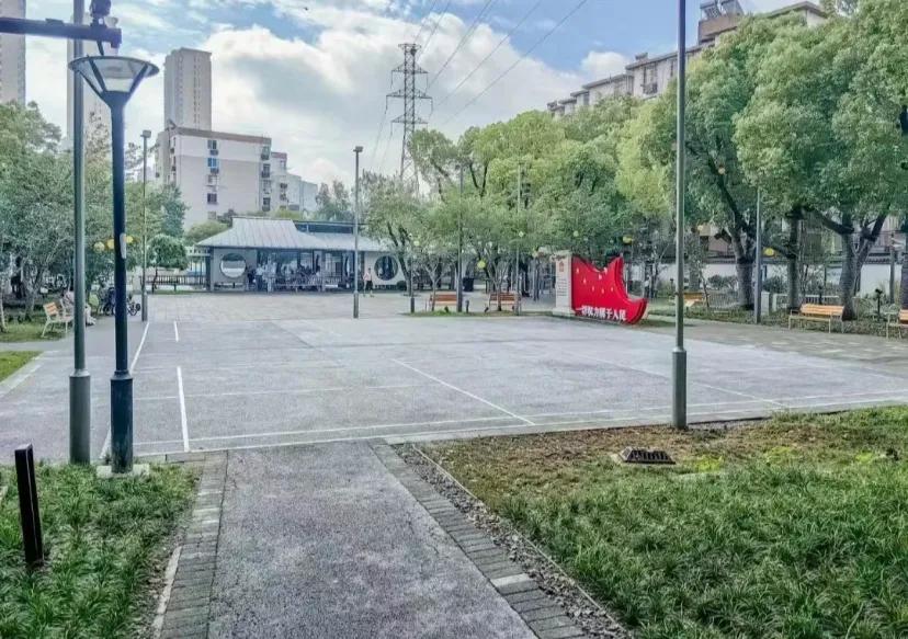 城市中有一个空间叫可淹没空间!
可淹没的集雨型城市空间非常重要。这种城市空间设计