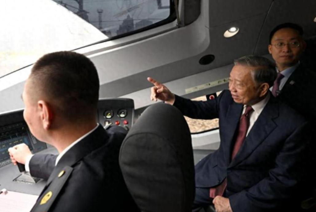 刚从中国回去的苏林，转头发现越南面临大麻烦。苏林从中国回来，屁股还没坐热，麻烦就