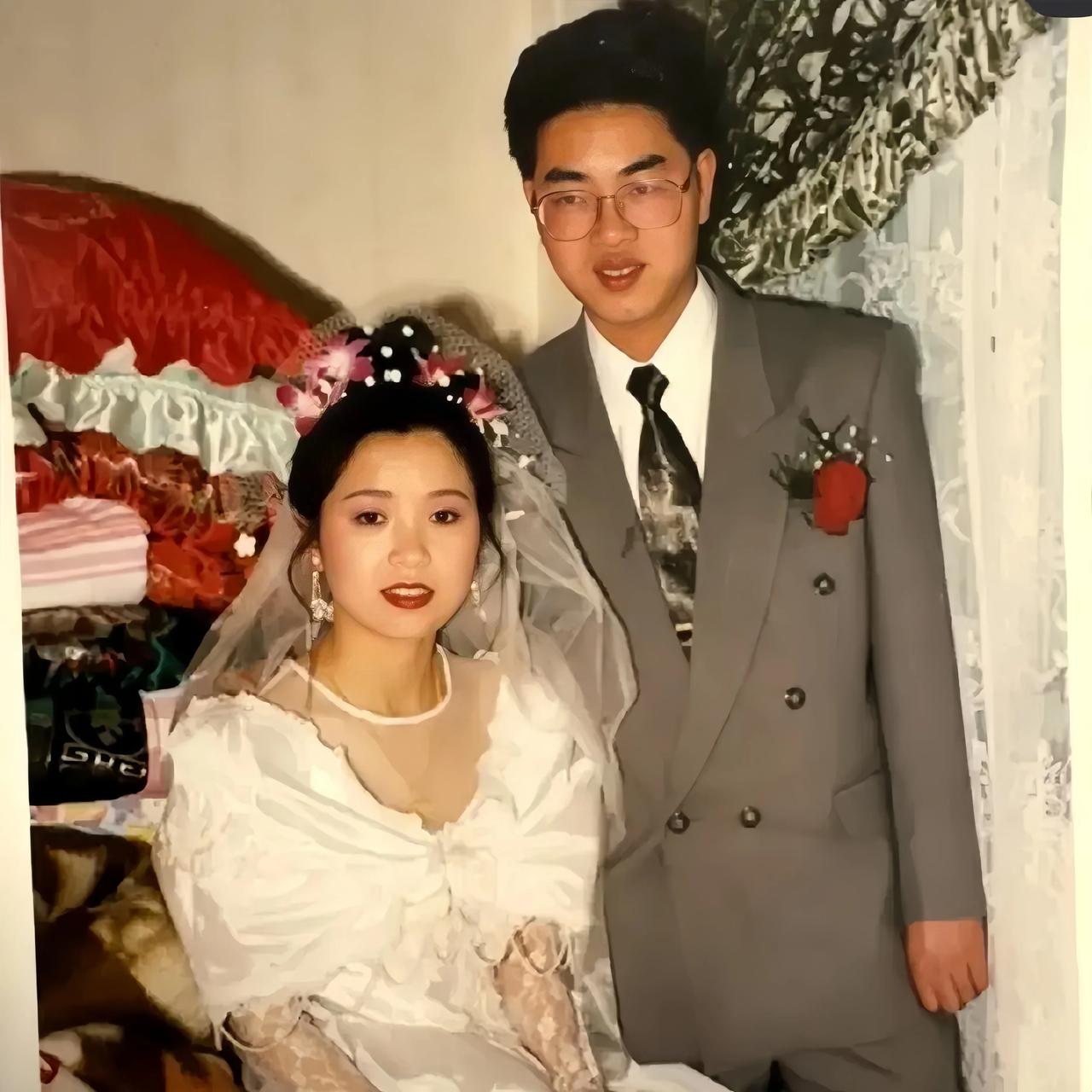 90年代，爸爸妈妈一张结婚时的合影。
