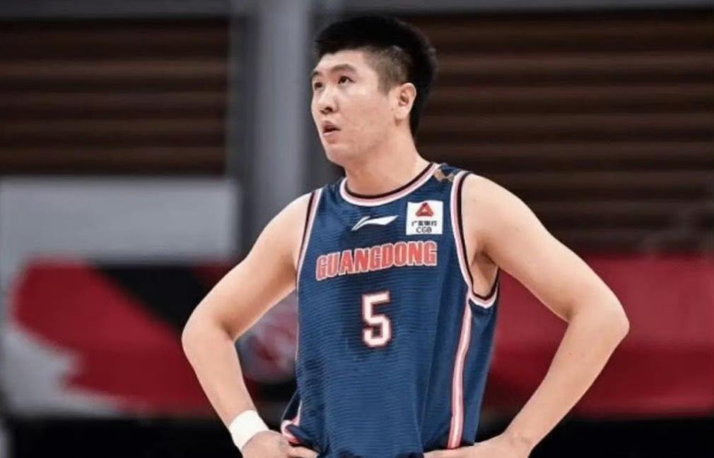 王薪凯算是在CBA找到工作了，在新疆试训也挺久了，从近期社媒上流传照片来看聚餐什