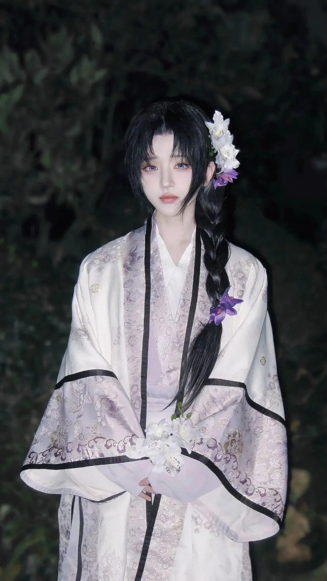 “我那苦命的小娘啊，一嫁过来就没了丈夫。”