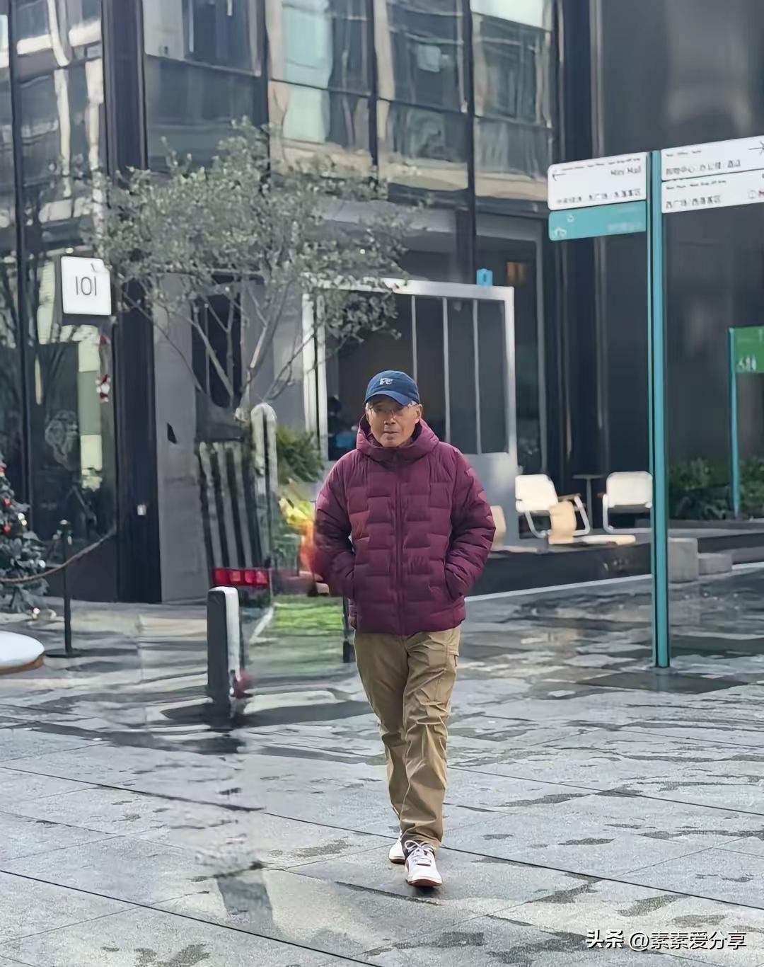 我真太佩服我大伯！53年出生的，今年72岁。退休前在乡镇派出所上班，兢兢业业几十