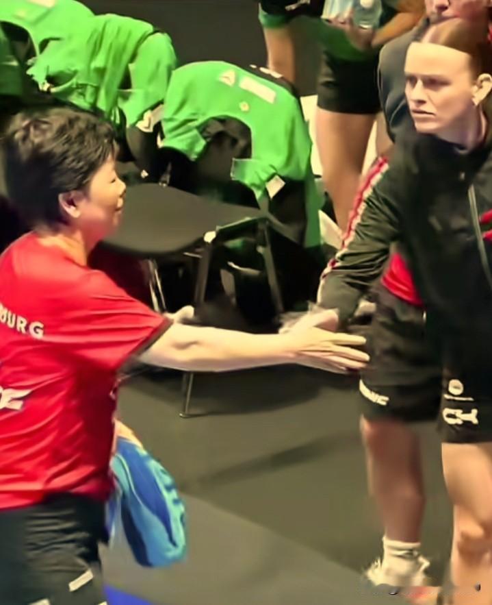 倪夏莲！不老的乒坛女战神

2026年的伦敦世乒赛，在女子团体决赛中，倪夏莲大姐