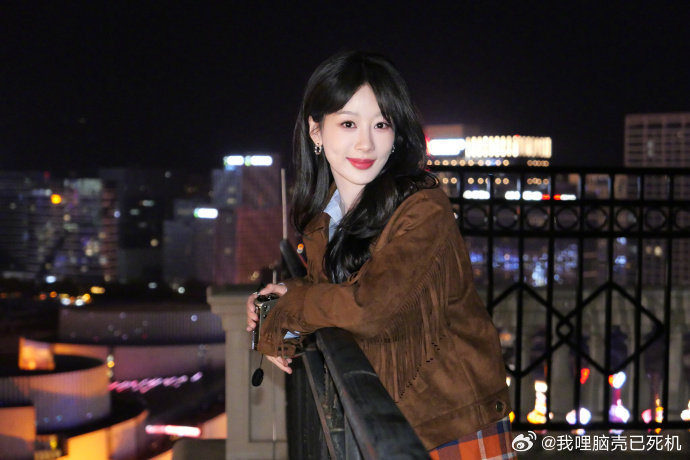 杨紫秋季天凉营业照 杨紫秋日美拉德look 杨紫秋季天凉营业照，秋日美拉德loo