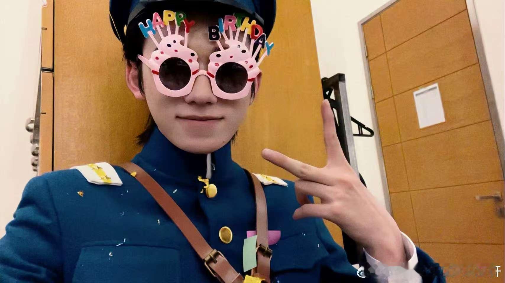 这几张搞怪的宋亚轩好可爱 