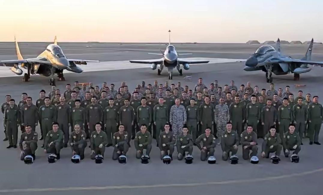 狭路相逢勇者胜，现在中国的空中力量，再也不是飞机要飞两遍的时代。侵入我国空域就是