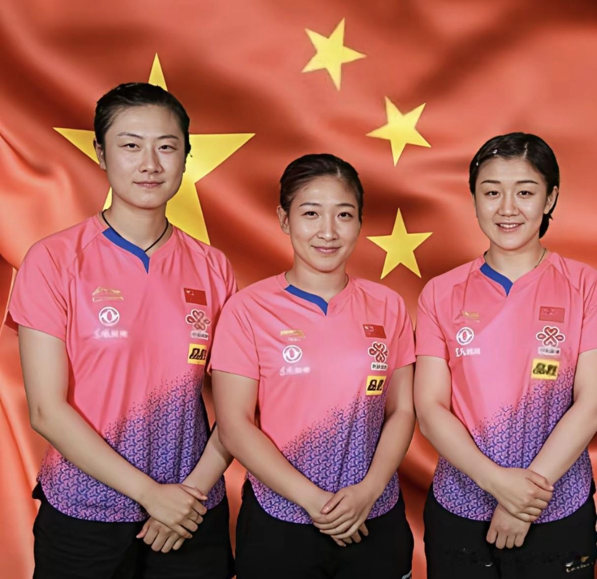 丁宁，刘诗雯、陈梦仨人站一块儿，那真是国乒的“颜值天团”——不光脸蛋漂亮，打球更