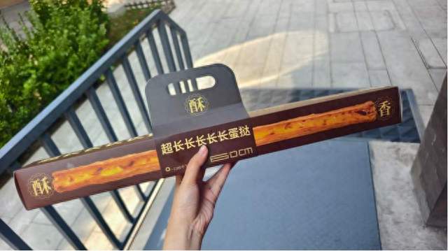 排队两小时也要买！年轻人疯狂打卡超长蛋挞，真的是因为好吃吗？