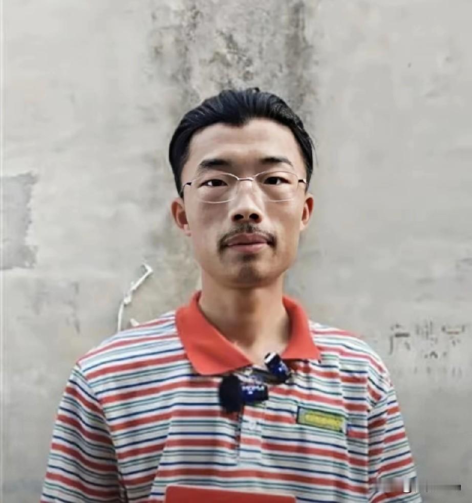 刷到郭有才早期照片和现在对比，说实话我愣了好一会儿！这变化也太大了吧。早期那张，