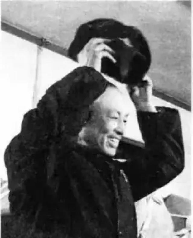 1975年，周养浩被特赦，重获自由后，国家允许他去任何地方，周养浩说：“我想去台