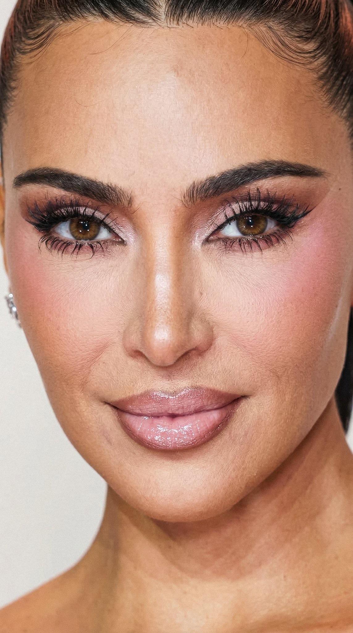 卡戴珊整容后太完美了！