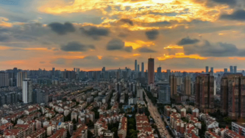 非常喜欢这句话：“人啊，长了颗红楼梦的心，却生活在水浒的世界，想交些三国里的桃园