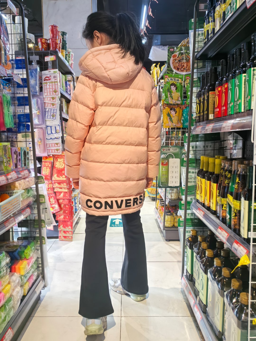波妞的日常  波妞同学昨天晚上被一个题难住了：不明白买东西为什么要找零。比如我有