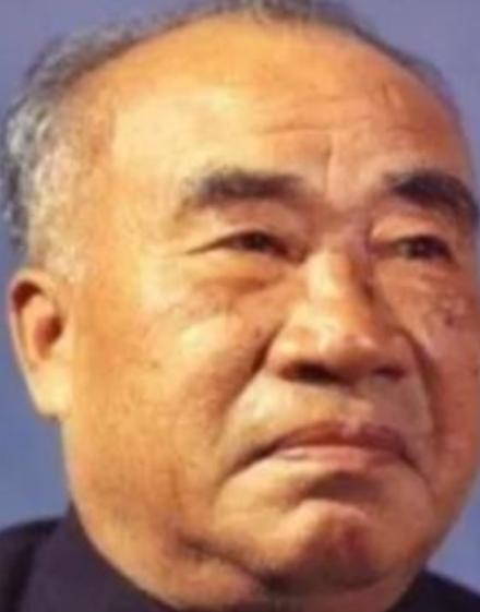 1965 年，朱德在深夜签下直升机调令时，这个曾指挥千军万马的元帅不会想到，自己