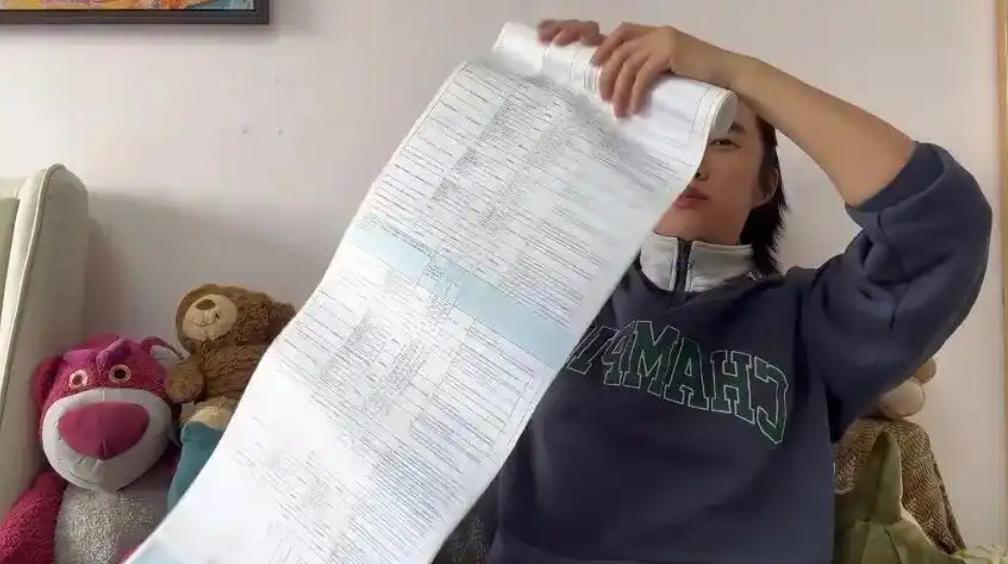 离谱到冒烟！网红读书博主彻底翻车了！
一个近50万粉丝的头部博主，宣称一年读了7