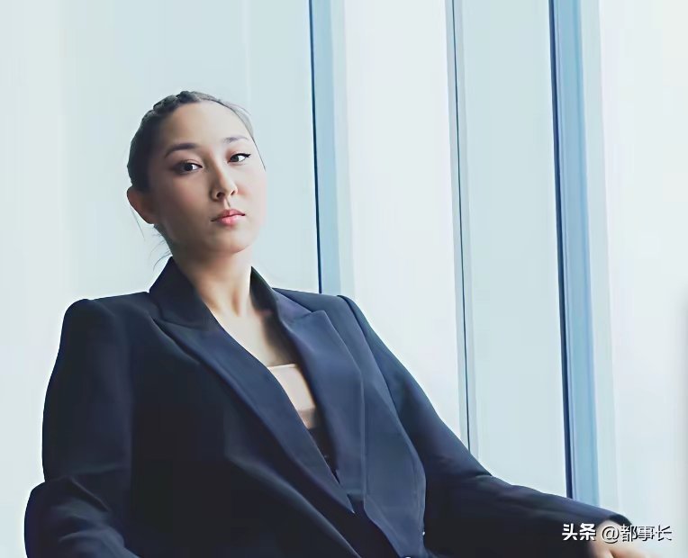 陈志老婆（网红“静仙女”）高调炫富，拥有6架私人飞机，豪宅鱼缸养鲨鱼称小小海洋馆