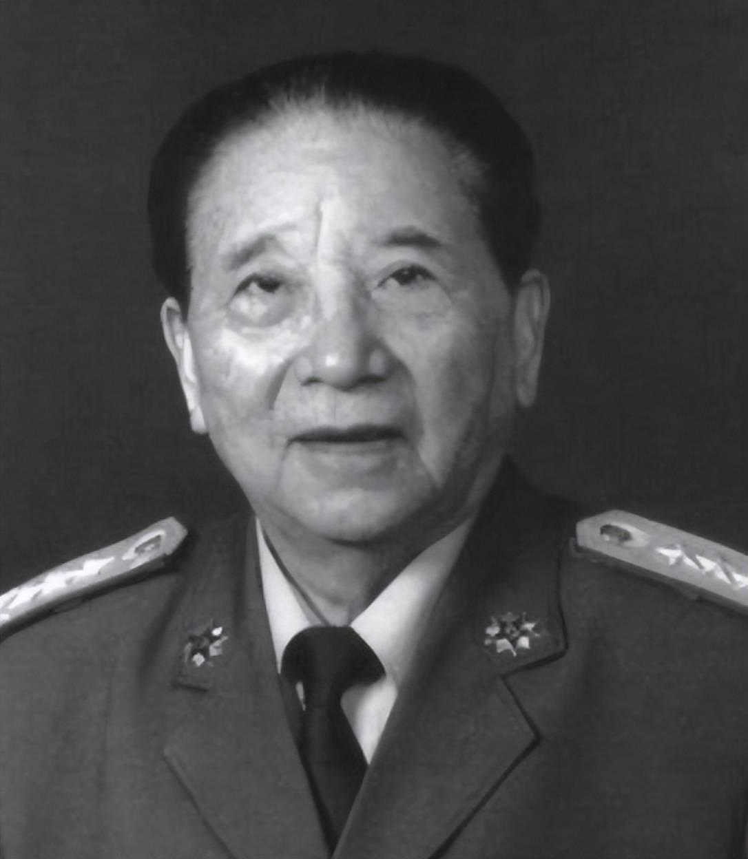 1937年全方位抗战发生后，当年的10月初，秦基伟被八路军129师师长刘伯承和政