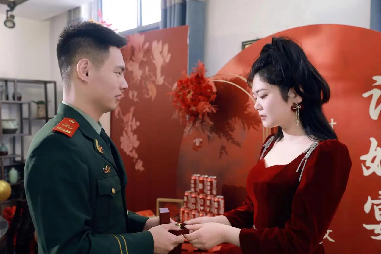 今天，是一个温暖而又令人动容的日子。看着你们携手走进人生的新阶段，妈妈的心中满是