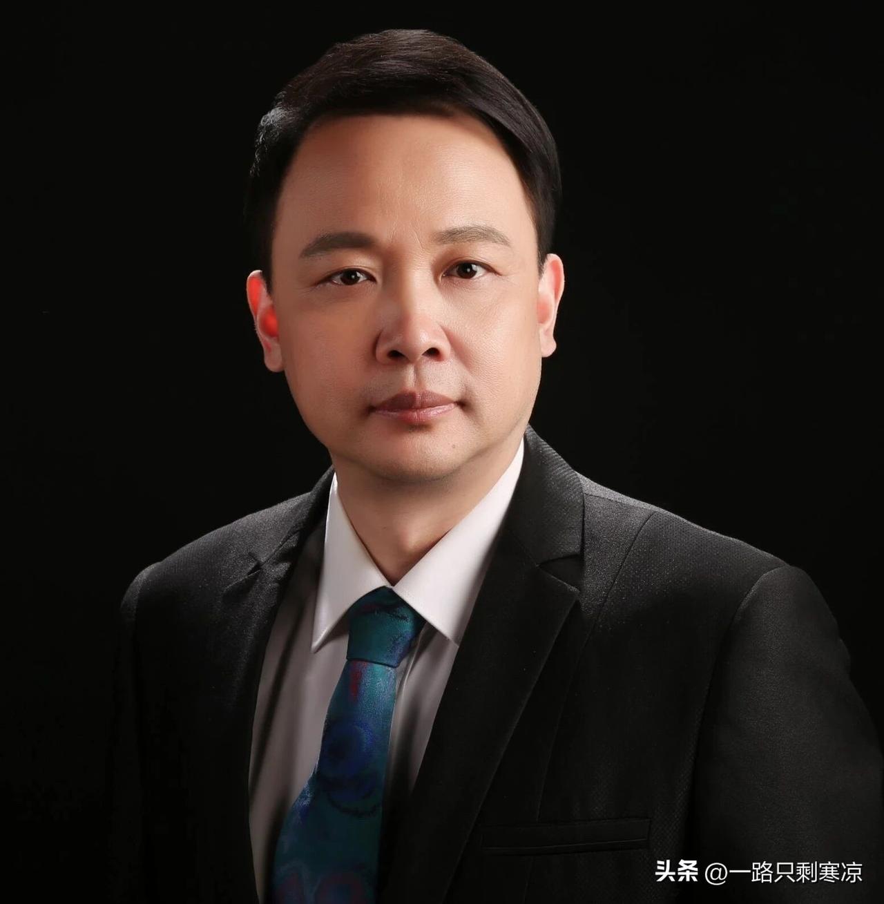 李众利教授任陕西省核工业二一五医院骨科医院院长，并担任首席专家。
中国人民解放军