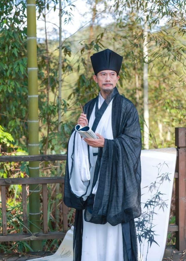 一句很现实的话：“别总为养老发愁，普通人大多活不到90岁，八十上下也就差不多。年